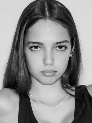 MODELSOFFICE-LEILA01B.jpg