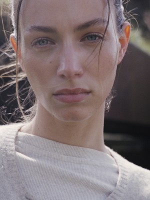 MODELSOFFICE-LOU-HEAD.jpg